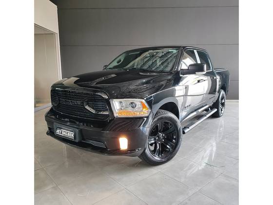 RAM CLASSIC 5.7 V8 GASOLINA LARAMIE NIGHT EDITION CD 4X4 AUTOMÁTICO